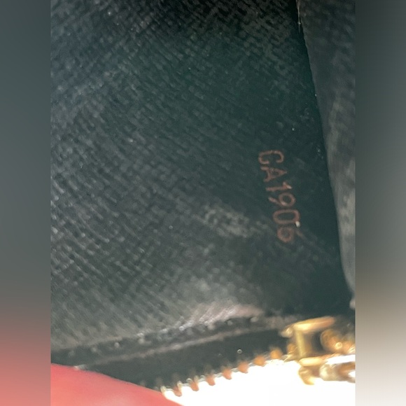 EUC LOUIS VUITTON Black Epi Sarah Wallet Vintage (CA1906) - Picture 5 of 16